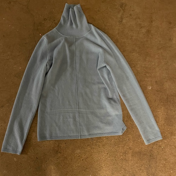 Blue cashmere turtleneck sweater - Picture 5 of 6